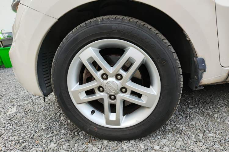 Used Kia Soul 2013 1.6L MT GL Left Front Wheel Hub