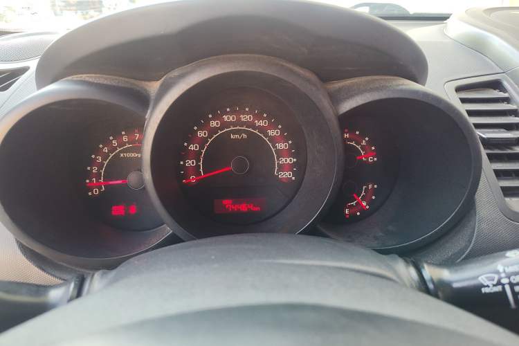 Used Kia Soul 2013 1.6L MT GL Odometer Close Up