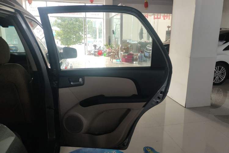 Used Kia Sportage 2013 2.0L Automatic Two-Wheel Drive GL Trim Interior 6