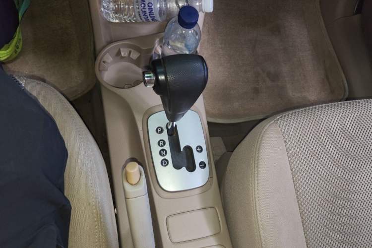 Used Kia Sportage 2007 2.0L Automatic Two-Wheel Drive GL Trim Gear Lever