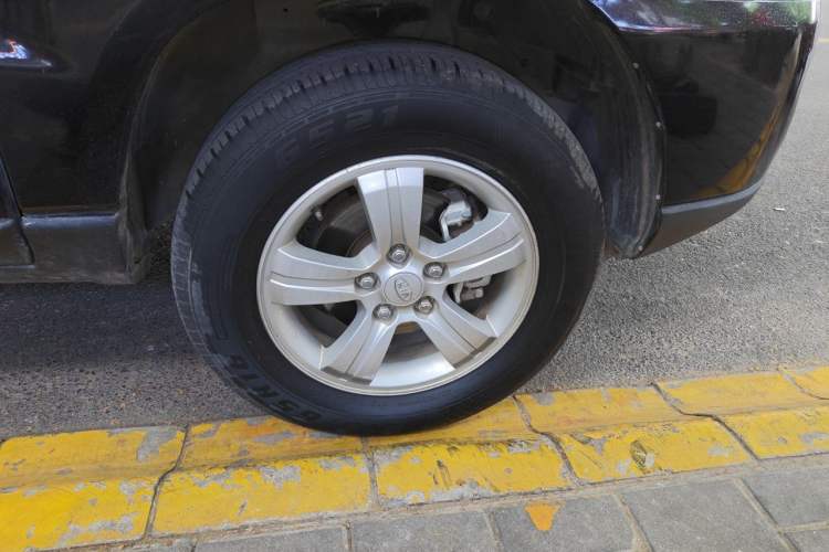 Used Kia Sportage 2007 2.0L Automatic Two-Wheel Drive GL Trim Right Front Wheel Hub