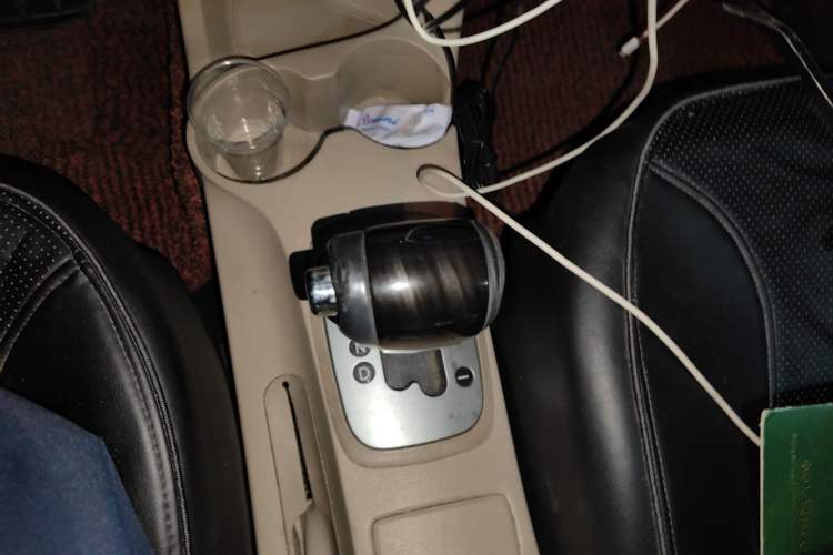 Used Kia Sportage 2007 2.0L Automatic Two-Wheel Drive GL Trim Gear Lever