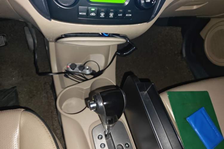 Used Kia Sportage 2007 2.0L Automatic Two-Wheel Drive GLS Gear Lever