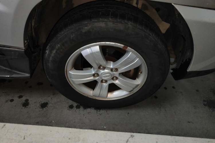 Used Kia Sportage 2007 2.0L Automatic Two-Wheel Drive GL Trim Right Front Wheel Hub
