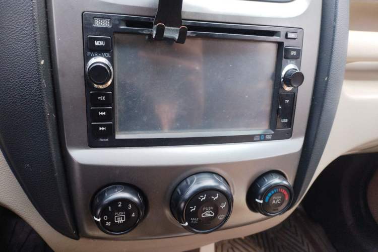 Used Kia Sportage 2009 2.0L Automatic 2WD GL Trim Audio And AC Panel
