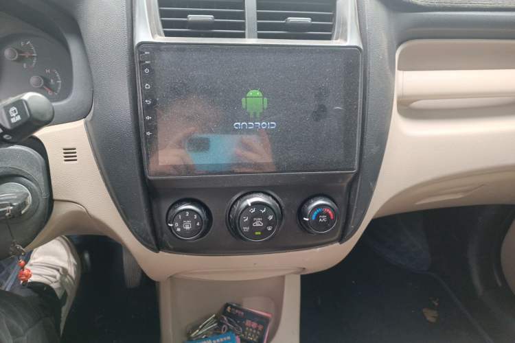 Used Kia Sportage 2009 2.0L Automatic 2WD GL Trim Audio And AC Panel