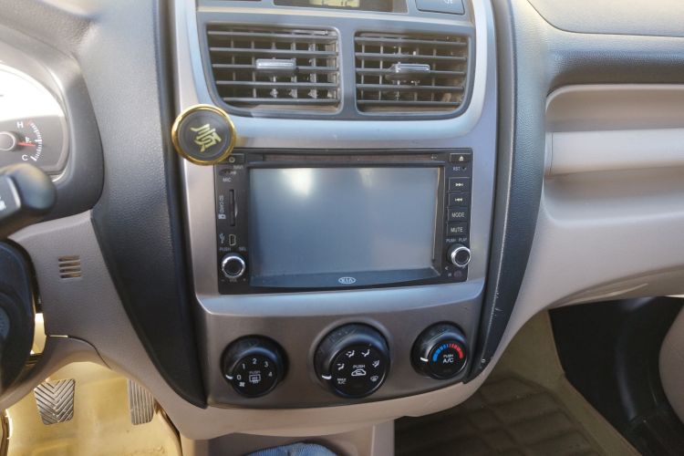 Used Kia Sportage 2009 2.0L Manual Two-Wheel-Drive GL Trim Audio And AC Panel