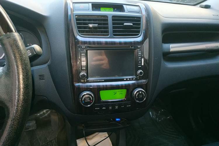 Used Kia Sportage 2009 2.0L Automatic Two-Wheel Drive GLS Audio And AC Panel