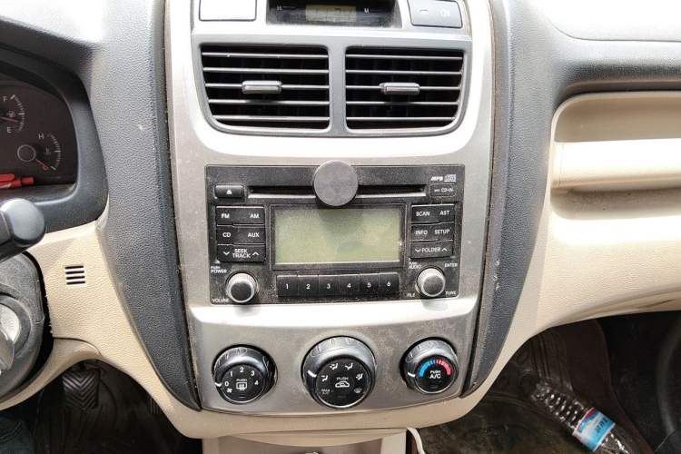 Used Kia Sportage 2009 2.0L Manual Two-Wheel-Drive GL Trim Audio And AC Panel