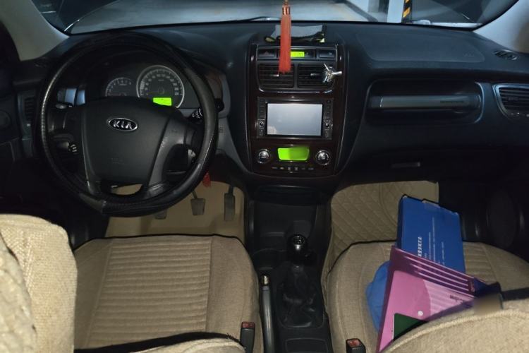 Used Kia Sportage 2009 2.0L Manual Two-Wheel-Drive GLS Center Console