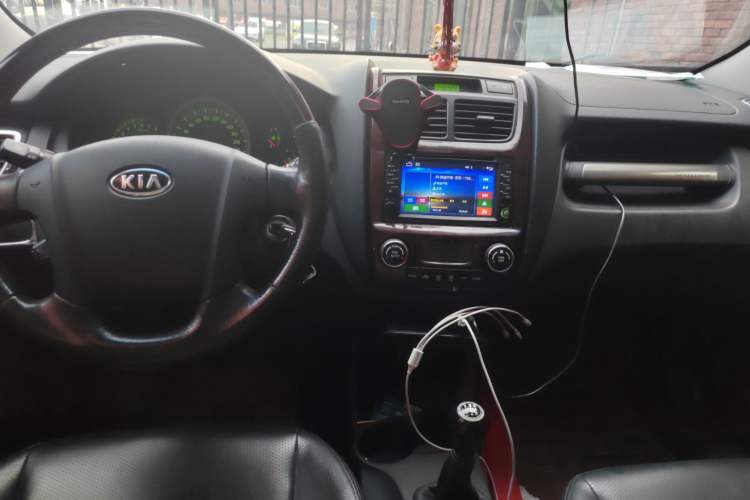 Used Kia Sportage 2009 2.0L Manual Two-Wheel-Drive GLS Center Console