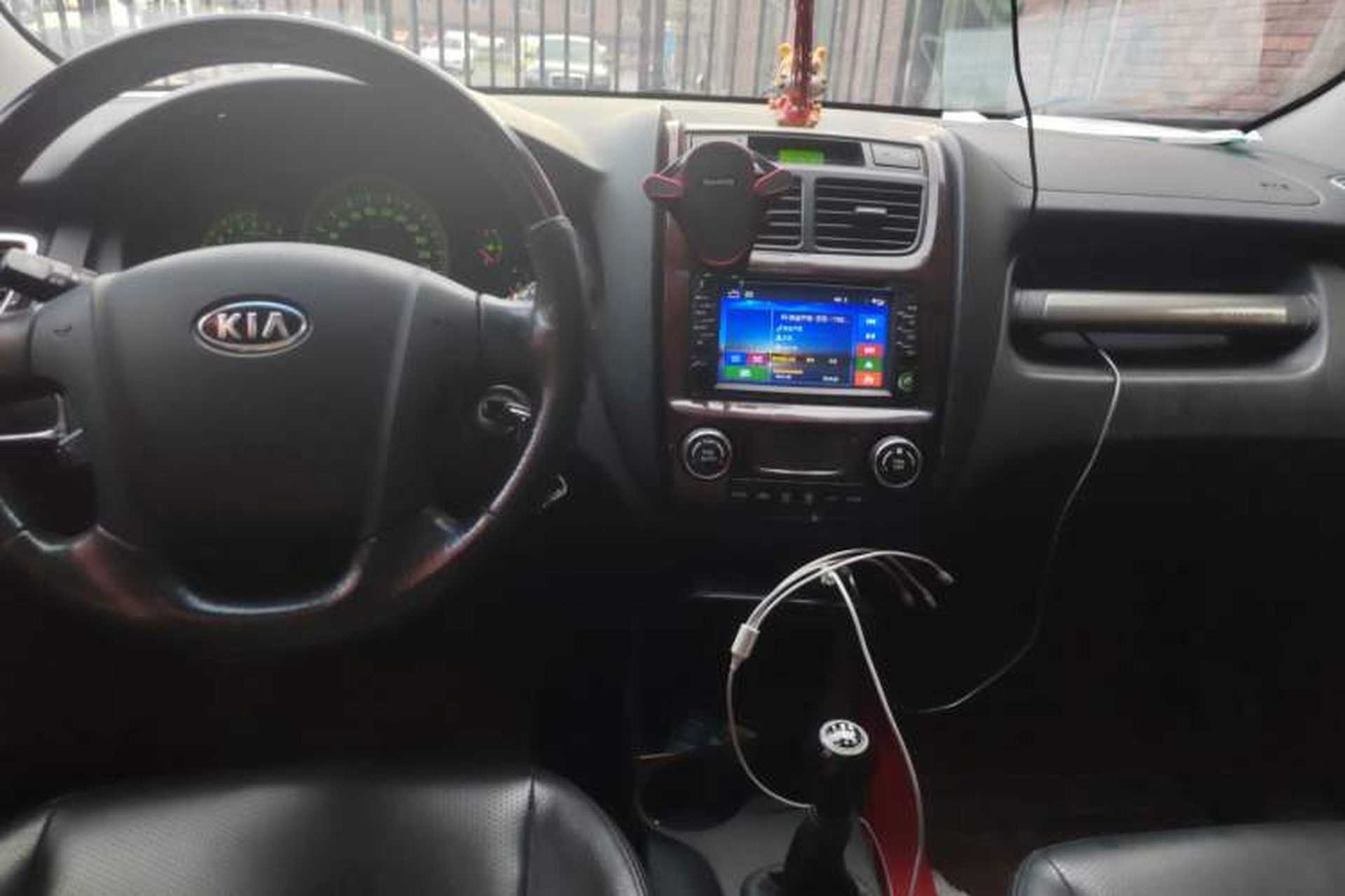 Used Kia Sportage 2009 2.0L Manual Two-Wheel-Drive GLS Center Console