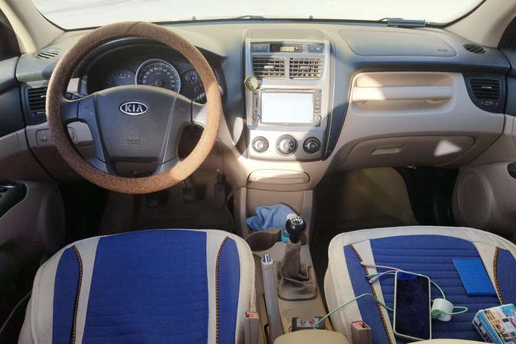 Used Kia Sportage 2009 2.0L Manual Two-Wheel-Drive GL Trim Center Console