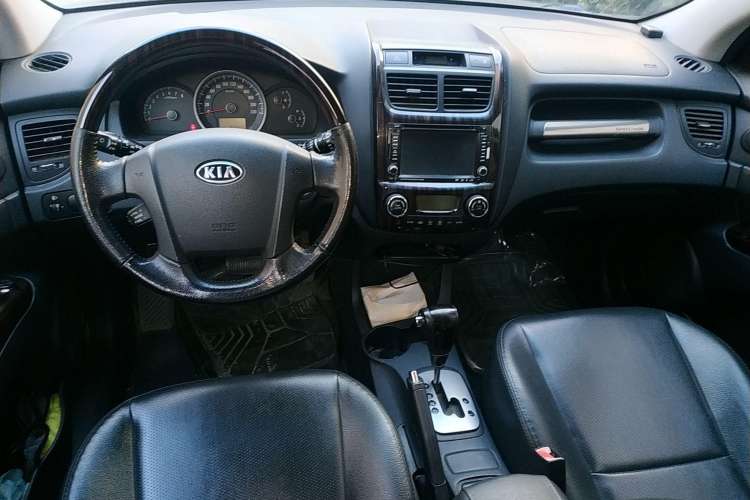 Used Kia Sportage 2009 2.0L Automatic Two-Wheel Drive GLS Center Console
