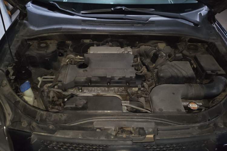 Used Kia Sportage 2009 2.0L Manual Two-Wheel-Drive GLS Engine Bay