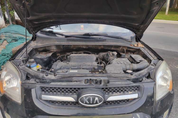 Used Kia Sportage 2009 2.0L Manual Two-Wheel-Drive GLS Engine Bay