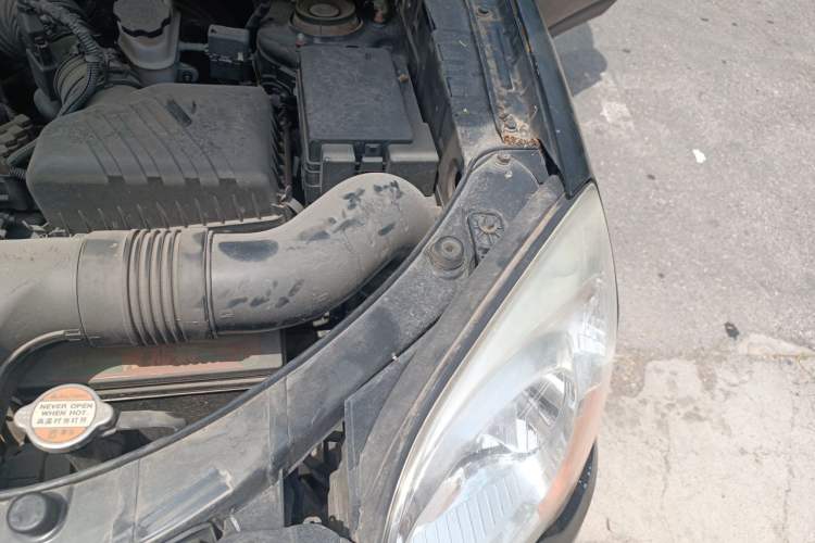 Used Kia Sportage 2009 2.0L Automatic 2WD GL Trim Engine Bay Left