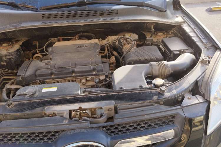 Used Kia Sportage 2009 2.0L Manual Two-Wheel-Drive GL Trim Engine Bay Left