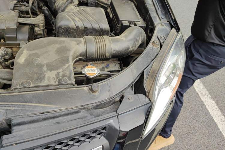 Used Kia Sportage 2009 2.0L Manual Two-Wheel-Drive GLS Engine Bay Left