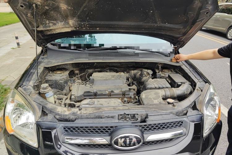 Used Kia Sportage 2009 2.0L Manual Two-Wheel-Drive GLS Engine Bay