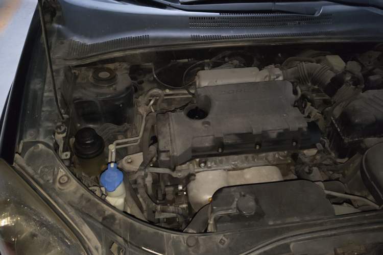 Used Kia Sportage 2009 2.0L Manual Two-Wheel-Drive GLS Engine Bay Right