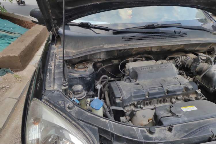 Used Kia Sportage 2009 2.0L Manual Two-Wheel-Drive GLS Engine Bay Right