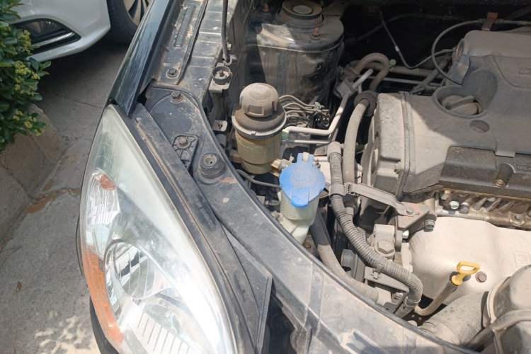 Used Kia Sportage 2009 2.0L Automatic 2WD GL Trim Engine Bay Right