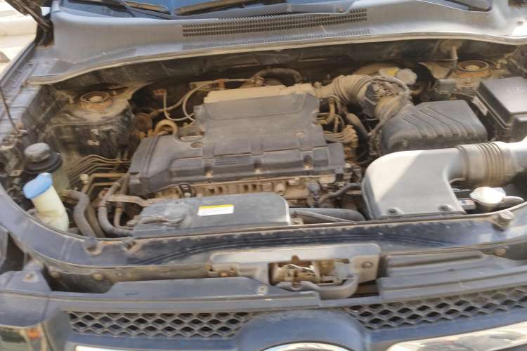 Used Kia Sportage 2009 2.0L Manual Two-Wheel-Drive GL Trim Engine Bay Right