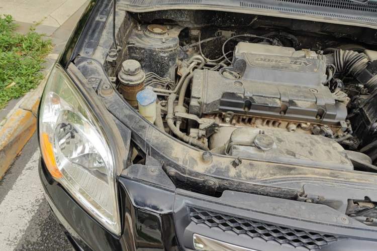 Used Kia Sportage 2009 2.0L Manual Two-Wheel-Drive GLS Engine Bay Right