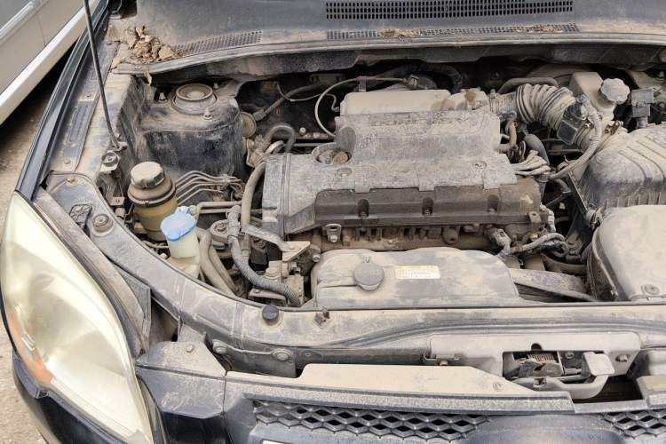 Used Kia Sportage 2009 2.0L Manual Two-Wheel-Drive GL Trim Engine Bay Right