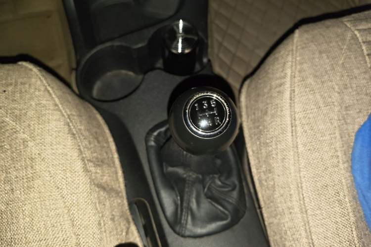 Used Kia Sportage 2009 2.0L Manual Two-Wheel-Drive GLS Gear Lever