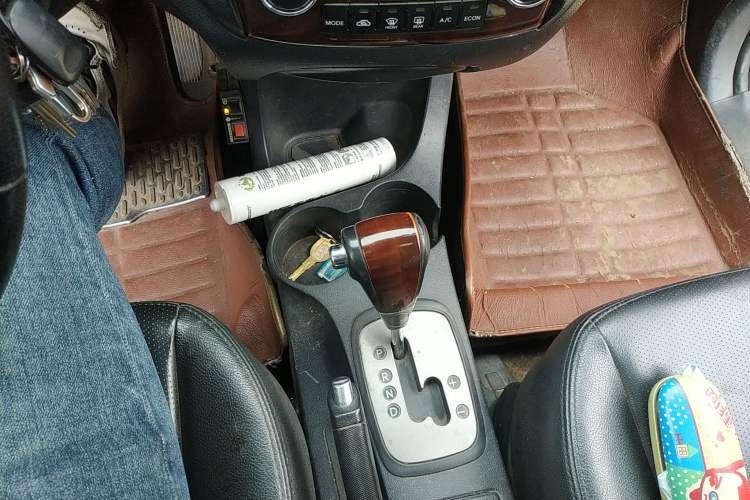 Used Kia Sportage 2009 2.0L Automatic Two-Wheel Drive GLS Gear Lever