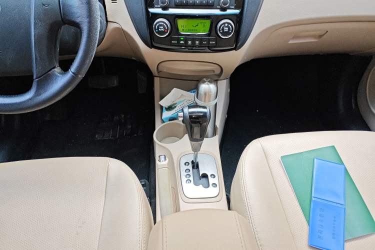 Used Kia Sportage 2009 2.0L Automatic Two-Wheel Drive GLS Gear Lever