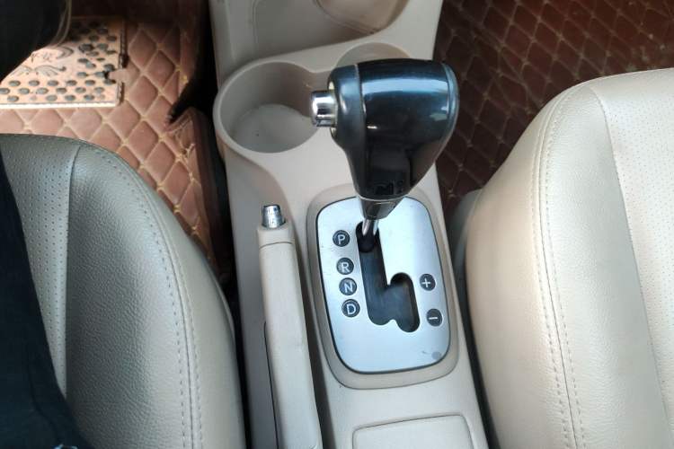 Used Kia Sportage 2009 2.0L Automatic Two-Wheel Drive GLS Gear Lever