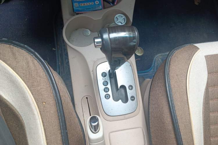 Used Kia Sportage 2009 2.0L Automatic 2WD GL Trim Gear Lever