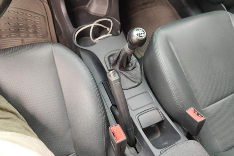 Used Kia Sportage 2009 2.0L Manual Two-Wheel-Drive GLS Gear Lever