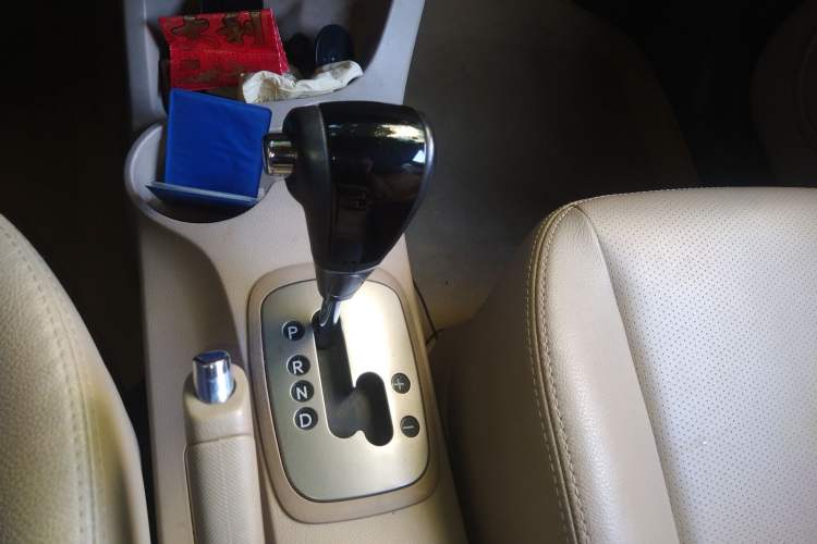 Used Kia Sportage 2009 2.0L Automatic Two-Wheel Drive GLS Gear Lever