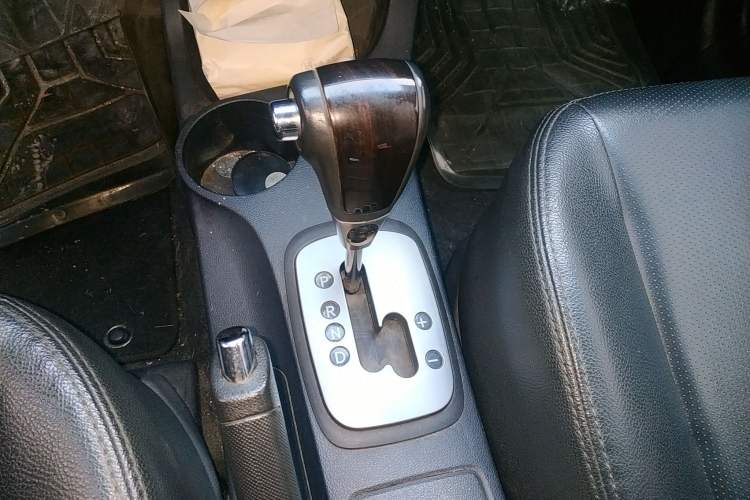 Used Kia Sportage 2009 2.0L Automatic Two-Wheel Drive GLS Gear Lever
