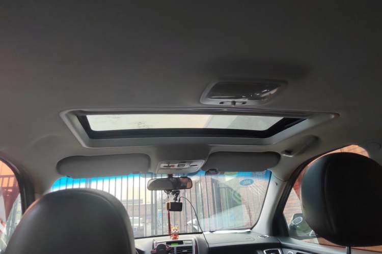 Used Kia Sportage 2009 2.0L Manual Two-Wheel-Drive GLS Headliner