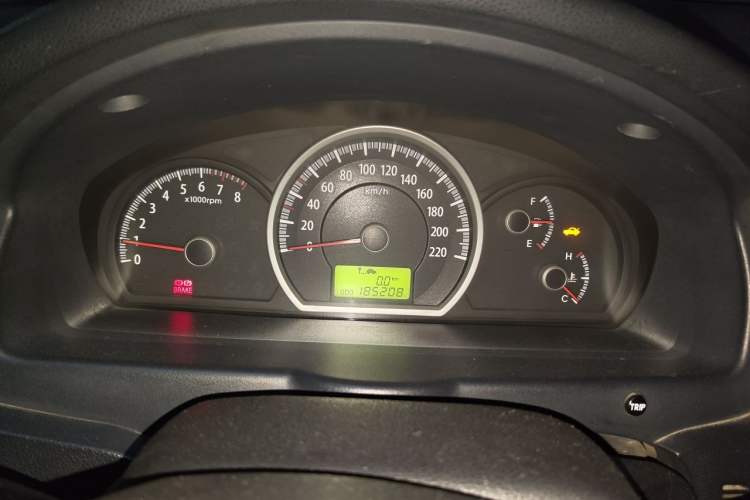 Used Kia Sportage 2009 2.0L Manual Two-Wheel-Drive GLS Instrument Cluster