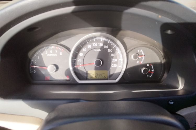 Used Kia Sportage 2009 2.0L Manual Two-Wheel-Drive GL Trim Instrument Cluster
