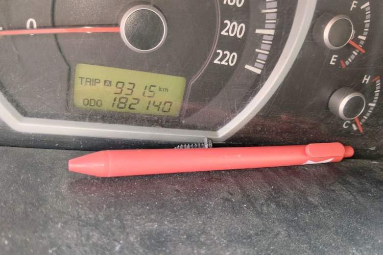 Used Kia Sportage 2009 2.0L Manual Two-Wheel-Drive GL Trim Odometer Close Up