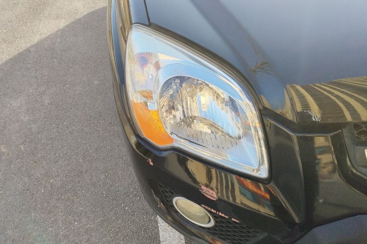 Used Kia Sportage 2009 2.0L Manual Two-Wheel-Drive GL Trim Right Front Headlight