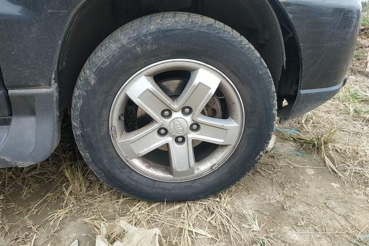Used Kia Sportage 2009 2.0L Automatic Two-Wheel Drive GLS Right Front Wheel Hub