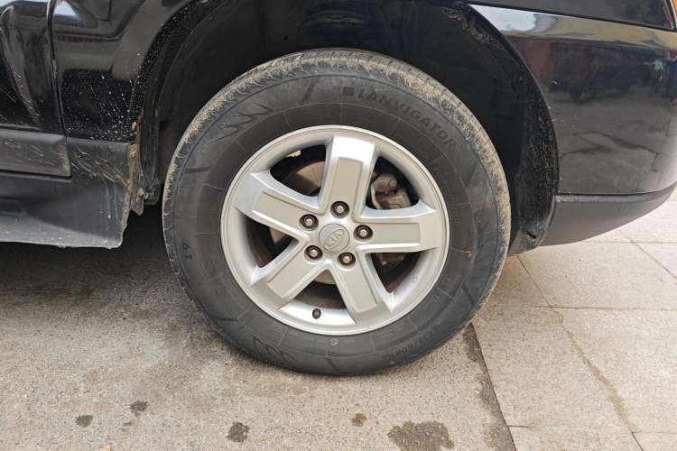 Used Kia Sportage 2009 2.0L Automatic Two-Wheel Drive GLS Right Front Wheel Hub