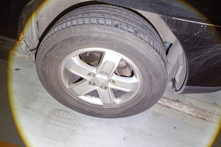 Used Kia Sportage 2009 2.0L Manual Two-Wheel-Drive GLS Right Front Wheel Hub