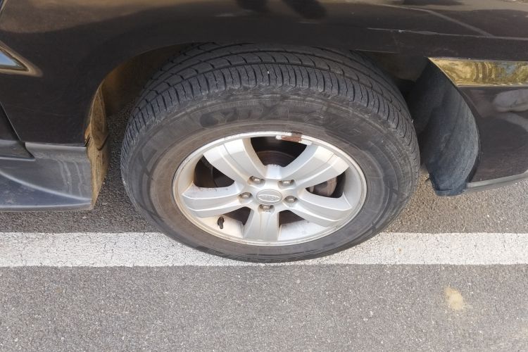 Used Kia Sportage 2009 2.0L Manual Two-Wheel-Drive GL Trim Right Front Wheel Hub