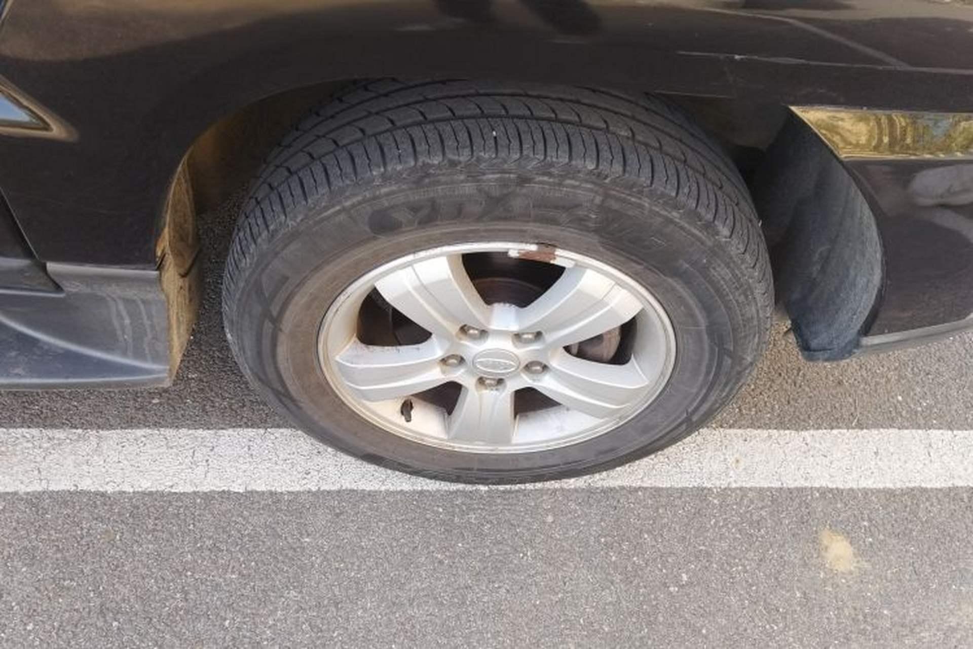 Used Kia Sportage 2009 2.0L Manual Two-Wheel-Drive GL Trim Right Front Wheel Hub