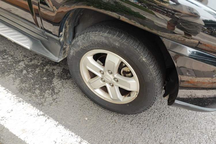Used Kia Sportage 2009 2.0L Manual Two-Wheel-Drive GLS Right Front Wheel Hub