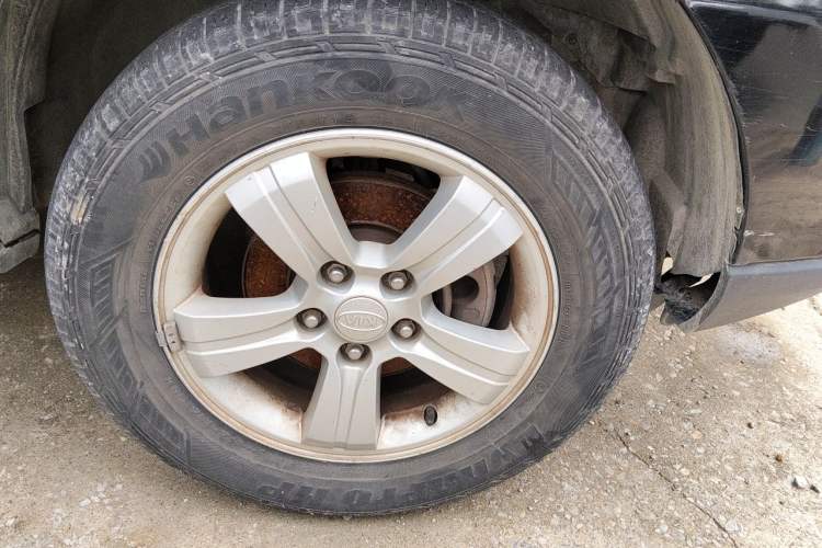 Used Kia Sportage 2009 2.0L Manual Two-Wheel-Drive GL Trim Right Front Wheel Hub